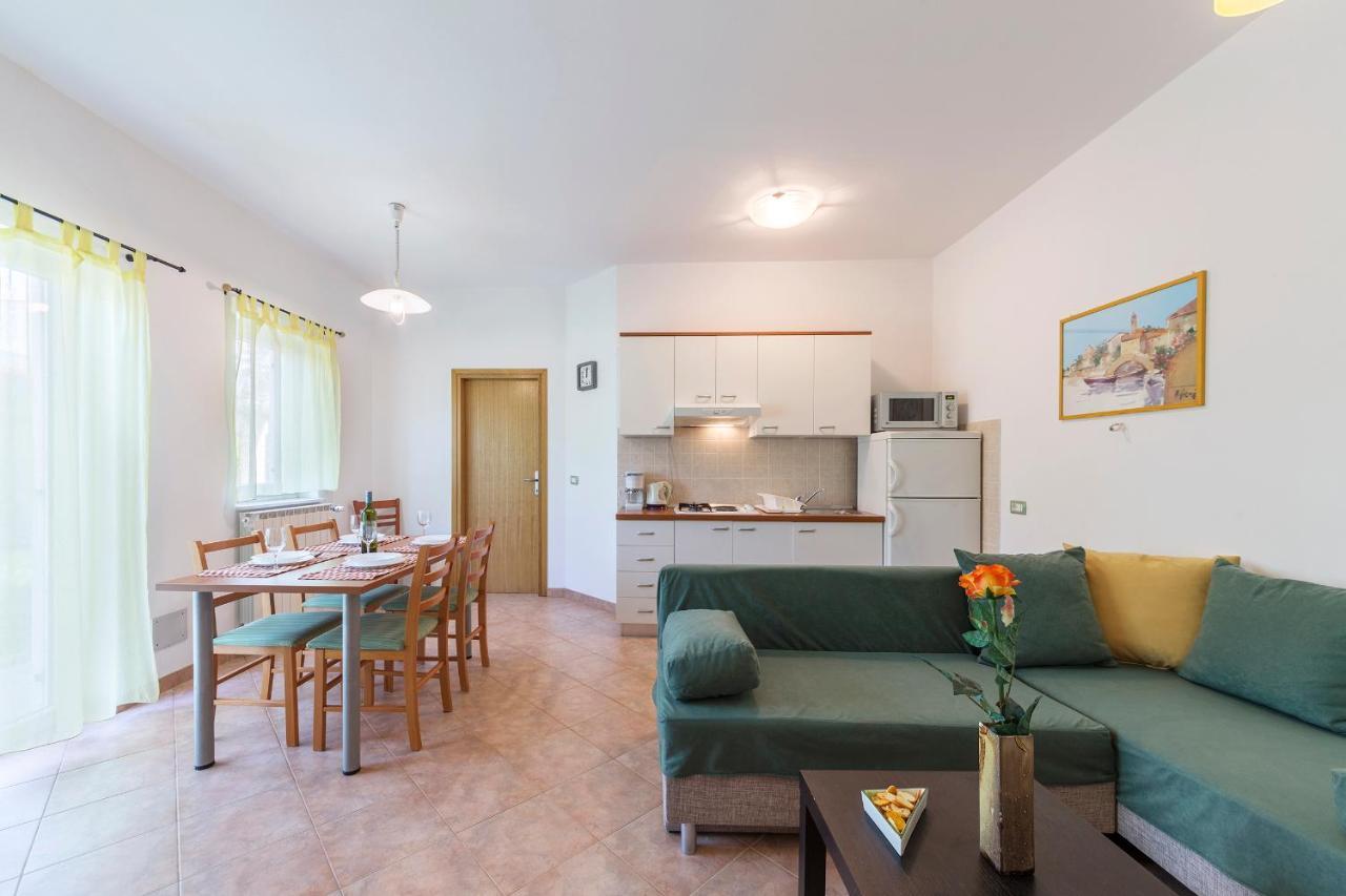 Apartments Pino プーラ エクステリア 写真