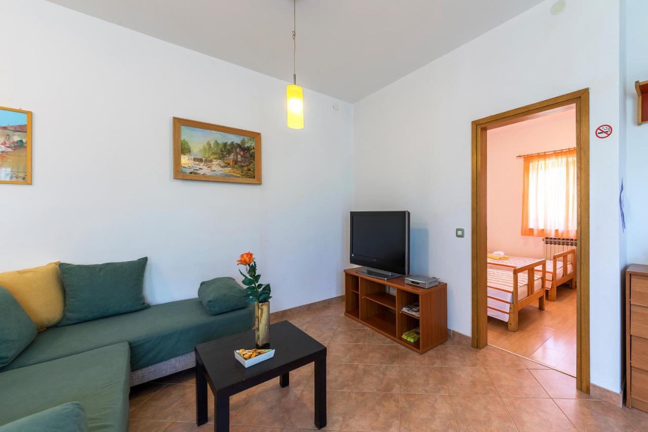 Apartments Pino プーラ エクステリア 写真