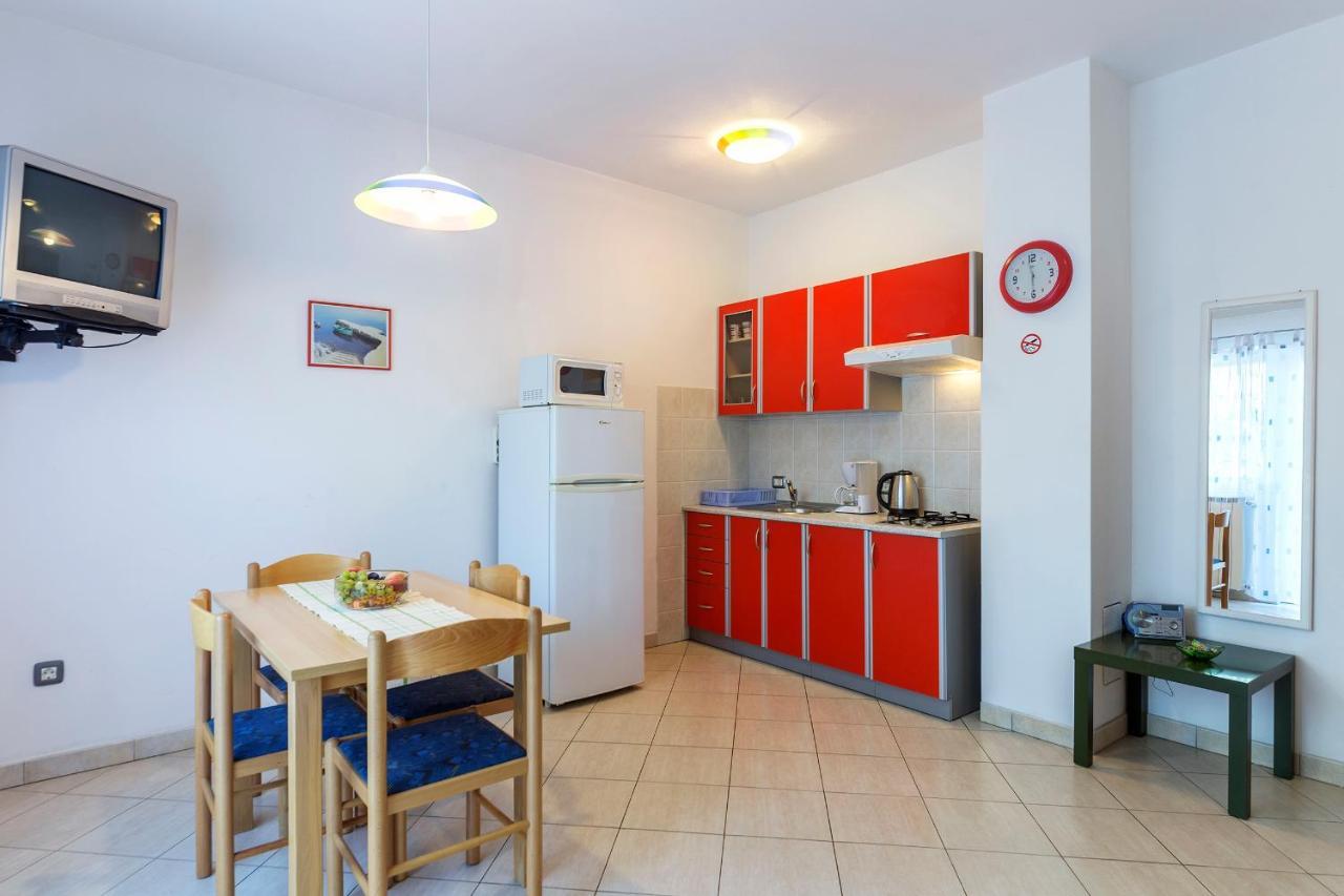 Apartments Pino プーラ エクステリア 写真