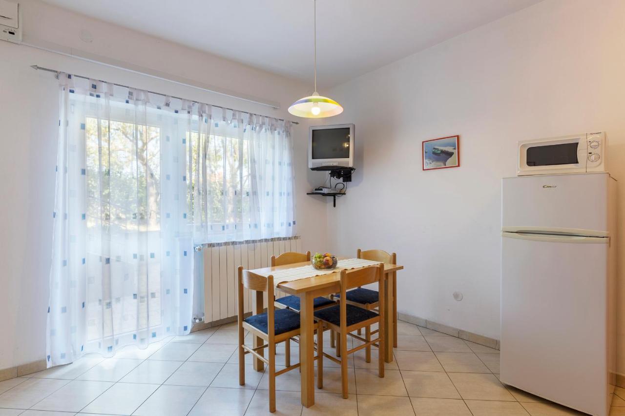 Apartments Pino プーラ エクステリア 写真